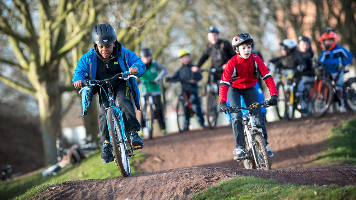 Stages Vélo Semaine Vacances Au B'twin Village - MCF LILLE - Ecole De ...